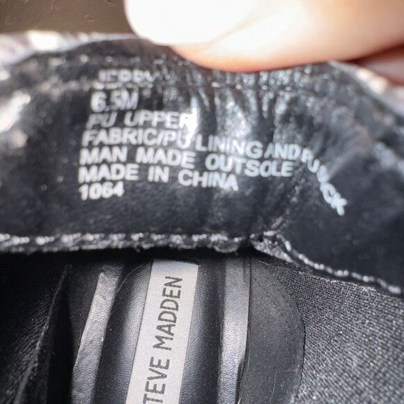 Steve Madden Jerry Chelsea Ankle Boots - Picture 7 of 8